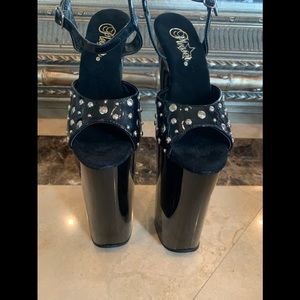 New Extreme Pleaser Heels Size 6